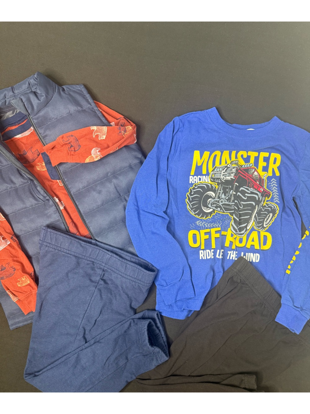 Long Sleeve and jogger bundle (2) sizes 5T/6T